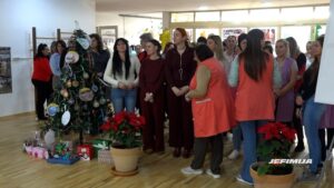 ZAPOSLENI U „NATI VELJKOVIĆ“ KOJI NOSE RADNE UNIFORME IMAJU OBEZBEĐENU ADEKVATNU ODEĆU I OBUĆU