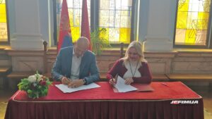 DONACIJA KNEZ PETROLA: 15 BESPLATNIH AUTOBUSKIH KARATA ZA SOCIJALNO UGROŽENE UČENIKE SREDNJIH ŠKOLA