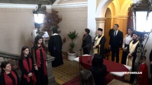 SVEČANO UNOŠENJE BADNJAKA U ZGRADU GRADSKE UPRAVE KRUŠEVAC