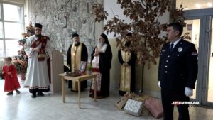 SVEČANO UNOŠENJE BADNJAKA U ZGRADU POLICIJSKE UPRAVE KRUŠEVAC