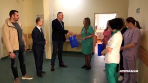 POVODOM 23. FEBRUARA – DANA ROTARI KLUBA URUČENI POKLONI BEBAMA ROĐENIM NA TAJ DAN