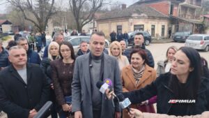 MINISTAR GAŠIĆ I GRADSKO RUKOVODSTVO ODRŽALI SASTANAK U MESNOJ ZAJEDNICI KONJUH