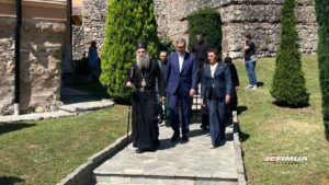U PORTI MANASTIRA RAVANICA SLUŽEN JE PARASTOS KNEZU LAZARU I POGINULIMA U KOSOVSKOM BOJU