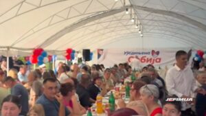 SNAŽNA PODRŠKA U ŽUPI: VIŠE OD 2.000 GRAĐANA NA SKUPU SNS-A U DONJEM STUPNJU